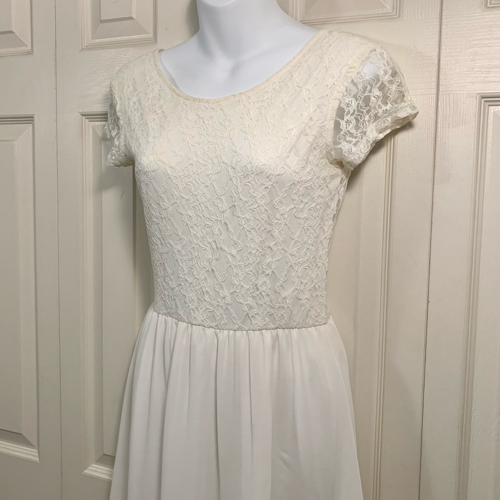 🕊 Sweetest White Lace Dress - Picture 3 of 12